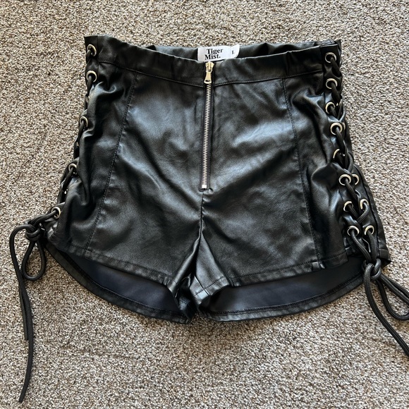 Tiger mist lace up shorts - Picture 1 of 3